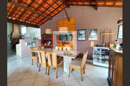 Casa à venda com 720m², 3 quartos e 16 vagas Casa à venda com 720m², 3 quartos e 16 vagasÁrea externa