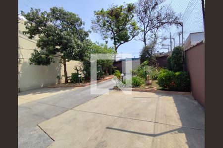 Casa à venda com 720m², 3 quartos e 16 vagas Casa à venda com 720m², 3 quartos e 16 vagasÁrea externa