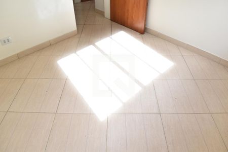 Quarto 2 de apartamento para alugar com 2 quartos, 45m² em Capão Raso, Curitiba