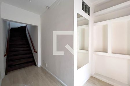 Apartamento para alugar com 39m², 1 quarto e sem vagaEscada