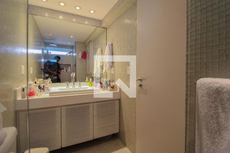 Apartamento à venda com 115m², 2 quartos e 2 vagasBanheiro da Suíte 1