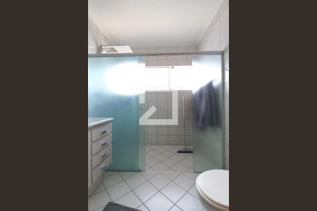 Casa de condomínio à venda com 340m², 3 quartos e 4 vagas Casa de condomínio à venda com 340m², 3 quartos e 4 vagasBanheiro da Suíte 1