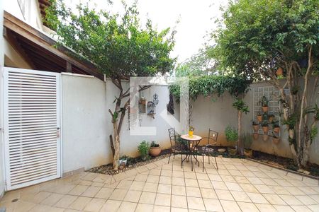 Casa de condomínio à venda com 340m², 3 quartos e 4 vagas Casa de condomínio à venda com 340m², 3 quartos e 4 vagasÁrea comum