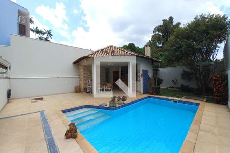 Casa de condomínio à venda com 340m², 3 quartos e 4 vagas Casa de condomínio à venda com 340m², 3 quartos e 4 vagasÁrea comum - Piscina
