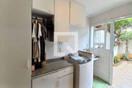 Casa de condomínio à venda com 340m², 3 quartos e 4 vagas Casa de condomínio à venda com 340m², 3 quartos e 4 vagasÁrea de Serviço