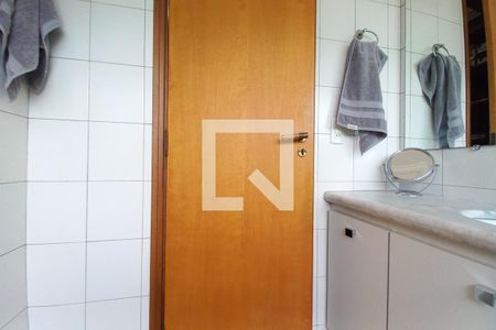 Casa de condomínio à venda com 340m², 3 quartos e 4 vagas Casa de condomínio à venda com 340m², 3 quartos e 4 vagasBanheiro da Suíte 1