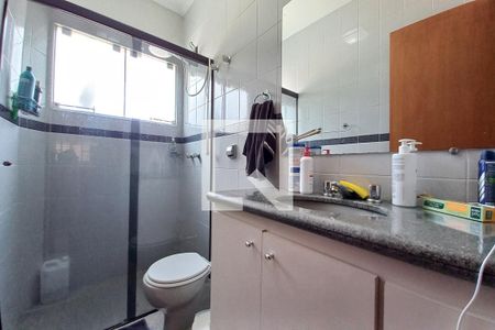 Casa de condomínio à venda com 340m², 3 quartos e 4 vagas Casa de condomínio à venda com 340m², 3 quartos e 4 vagasBanheiro da Suíte