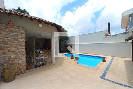 Casa de condomínio à venda com 340m², 3 quartos e 4 vagas Casa de condomínio à venda com 340m², 3 quartos e 4 vagasÁrea comum - Piscina