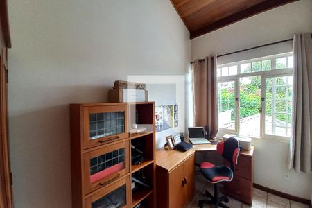 Casa de condomínio à venda com 340m², 3 quartos e 4 vagas Casa de condomínio à venda com 340m², 3 quartos e 4 vagasEscritório