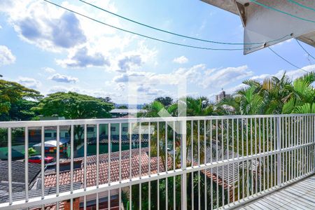 Casa à venda com 272m², 6 quartos e 3 vagas Casa à venda com 272m², 6 quartos e 3 vagasSacada