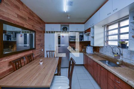 Casa à venda com 272m², 6 quartos e 3 vagas Casa à venda com 272m², 6 quartos e 3 vagasCozinha