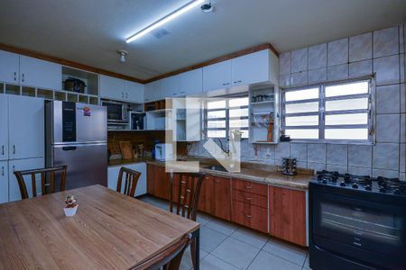 Casa à venda com 272m², 6 quartos e 3 vagas Casa à venda com 272m², 6 quartos e 3 vagasCozinha