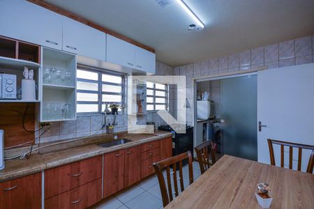 Casa à venda com 272m², 6 quartos e 3 vagas Casa à venda com 272m², 6 quartos e 3 vagasCozinha