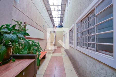 Casa à venda com 272m², 6 quartos e 3 vagas Casa à venda com 272m², 6 quartos e 3 vagasCorredor Externo