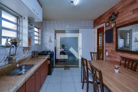 Casa à venda com 272m², 6 quartos e 3 vagas Casa à venda com 272m², 6 quartos e 3 vagasCozinha