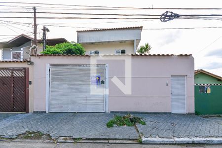 Casa à venda com 272m², 6 quartos e 3 vagas Casa à venda com 272m², 6 quartos e 3 vagasFachada