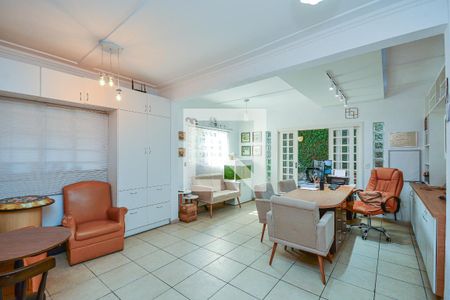 Casa à venda com 272m², 6 quartos e 3 vagas Casa à venda com 272m², 6 quartos e 3 vagasEscritório 2