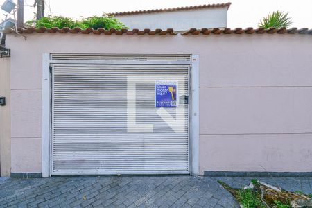 Casa à venda com 272m², 6 quartos e 3 vagas Casa à venda com 272m², 6 quartos e 3 vagasFachada