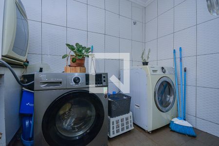 Casa à venda com 272m², 6 quartos e 3 vagas Casa à venda com 272m², 6 quartos e 3 vagasÁrea de Serviço