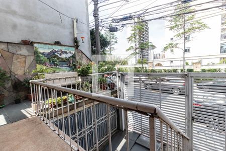 Casa à venda com 160m², 3 quartos e 2 vagas Casa à venda com 160m², 3 quartos e 2 vagasVaranda