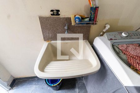 Casa à venda com 160m², 3 quartos e 2 vagas Casa à venda com 160m², 3 quartos e 2 vagasÁrea de serviço