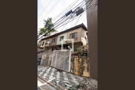 Casa à venda com 160m², 3 quartos e 2 vagas Casa à venda com 160m², 3 quartos e 2 vagasFachada