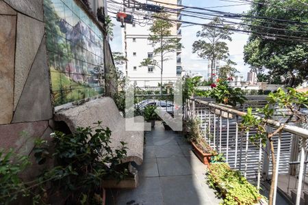 Casa à venda com 160m², 3 quartos e 2 vagas Casa à venda com 160m², 3 quartos e 2 vagasVaranda