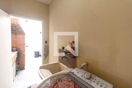 Casa à venda com 160m², 3 quartos e 2 vagas Casa à venda com 160m², 3 quartos e 2 vagasÁrea de serviço