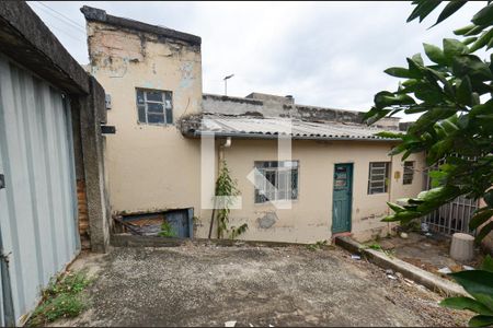 Casa à venda com 450m², 2 quartos e 1 vagaCasa dos fundos
