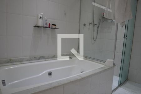 Apartamento à venda com 224m², 3 quartos e 2 vagasBanheiro da Suite 3 