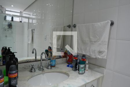 Apartamento à venda com 224m², 3 quartos e 2 vagasBanheiro da Suíte