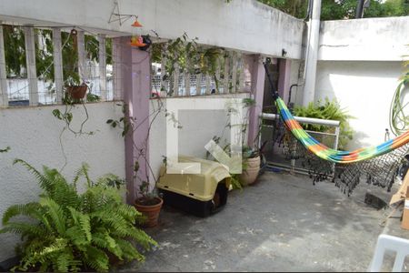 Casa de condomínio à venda com 90m², 3 quartos e 2 vagasQuintal