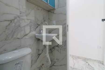 Banheiro de apartamento para alugar com 1 quarto, 30m² em Vila Campo Grande, São Paulo