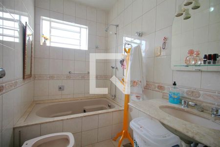 Casa à venda com 360m², 5 quartos e 2 vagasBanheiro da Suíte 2