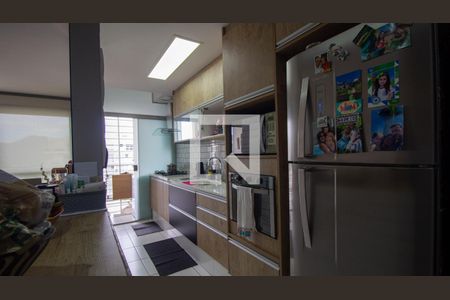 Apartamento para alugar com 195m², 3 quartos e 3 vagas Apartamento para alugar com 195m², 3 quartos e 3 vagasCozinha e Área de Serviço