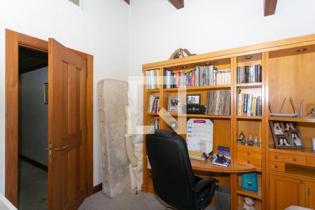 Casa à venda com 478m², 4 quartos e 3 vagas Casa à venda com 478m², 4 quartos e 3 vagasQuarto 2