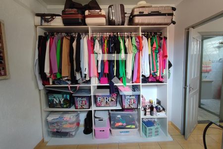 Casa à venda com 340m², 4 quartos e 4 vagasCloset Quarto 4