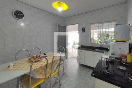 Casa à venda com 340m², 4 quartos e 4 vagasCozinha 