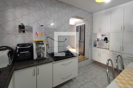 Casa à venda com 340m², 4 quartos e 4 vagasCozinha 