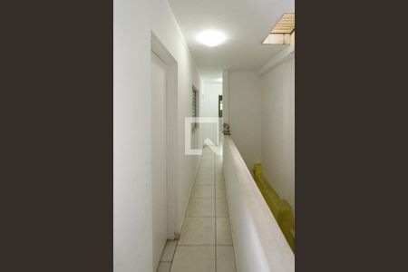 Casa à venda com 100m², 3 quartos e 2 vagas Casa à venda com 100m², 3 quartos e 2 vagasCorredor