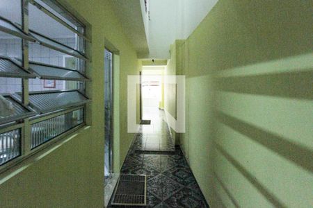 Casa à venda com 100m², 3 quartos e 2 vagas Casa à venda com 100m², 3 quartos e 2 vagasCorredor externo