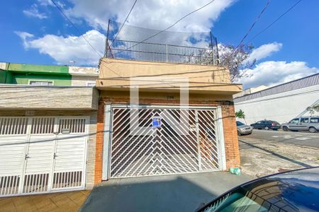 Casa à venda com 213m², 6 quartos e 2 vagas Casa à venda com 213m², 6 quartos e 2 vagasFachada