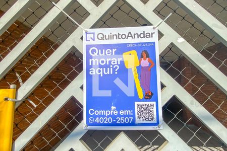 Casa à venda com 213m², 6 quartos e 2 vagas Casa à venda com 213m², 6 quartos e 2 vagasPlaca