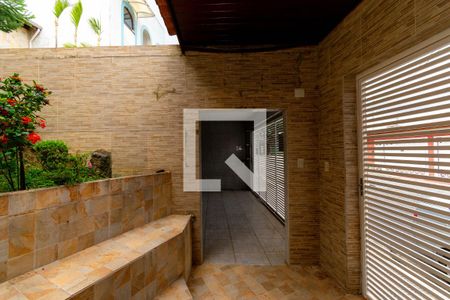 Casa à venda com 241m², 2 quartos e 2 vagas Casa à venda com 241m², 2 quartos e 2 vagasEntrada