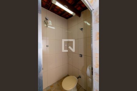 Casa à venda com 241m², 2 quartos e 2 vagas Casa à venda com 241m², 2 quartos e 2 vagasÁrea gourmet - Banheiro