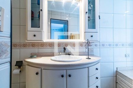 Casa à venda com 150m², 3 quartos e 4 vagasSuíte - Banheiro