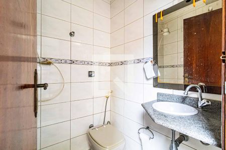 Casa à venda com 150m², 3 quartos e 4 vagasSalão - Banheiro