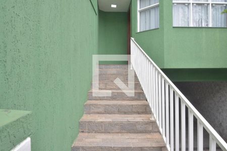 Casa para alugar com 180m², 3 quartos e 5 vagasEscada