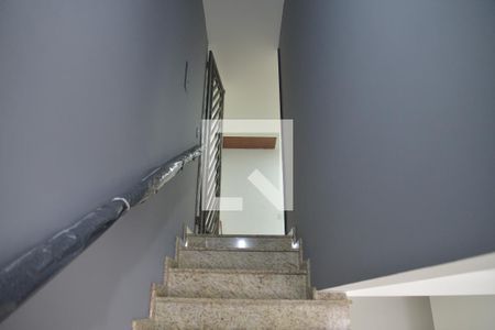 Escada de casa para alugar com 3 quartos, 180m² em Vila Humaita, Santo André