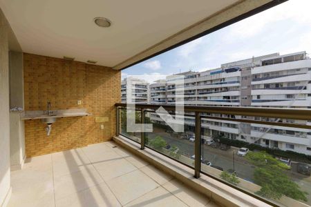 Apartamento à venda com 84m², 3 quartos e 1 vaga Apartamento à venda com 84m², 3 quartos e 1 vagaVaranda